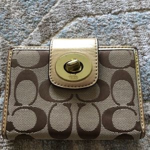Gently used coach authentic wallet non-smoking